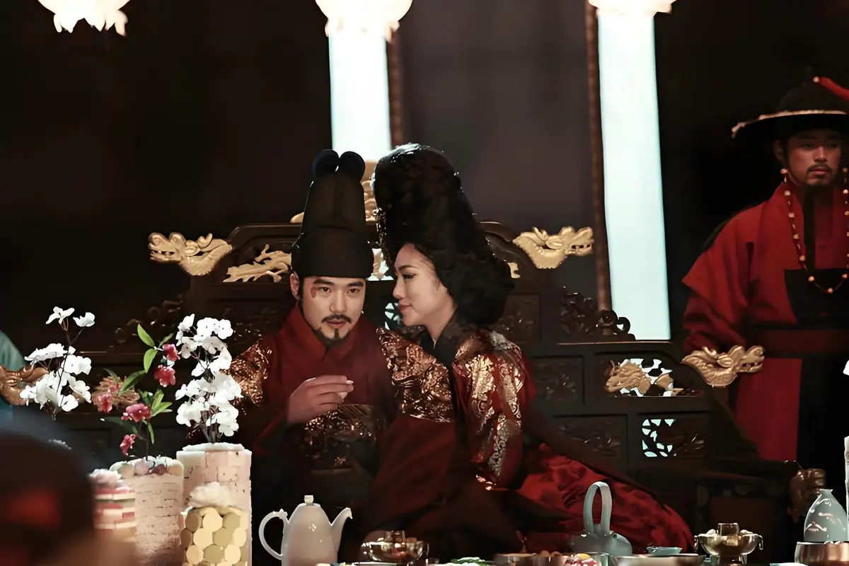 《奸臣》未删减版HD高清免费在线观看-奸臣完整版无广告播放-韩国电影爱情片