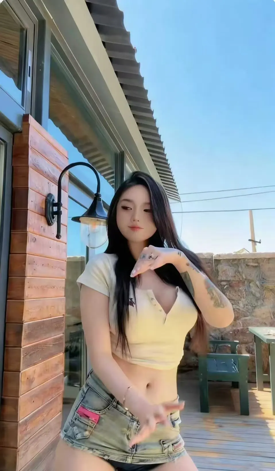 《Meena 成美男》高清全集在线免费看-中文版无删减资源全面开放-网盘观看便捷无广告-一次看遍Meena 成美男全剧