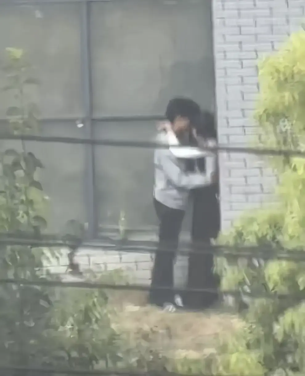 《蚌埠职教园情侣野外视频》事件后续高清资源免费看-完整版原生态高清画面-蚌埠职教园情侣野外视频全网热议抢先鉴赏