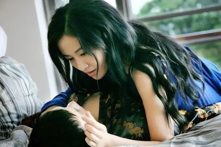 《嫂嫂情事》完整版高清免费观看-韩国电影《嫂嫂情事》未删减版在线播放-1080P无广告HD画质资源