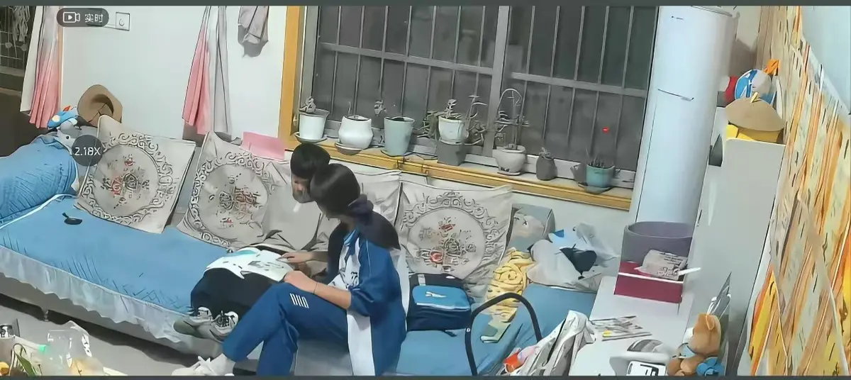 《来自姐姐的爱》无删减完整版在线播放-看全集高清正片免费下载-姐姐对弟弟的日常引导暖心名场面-来自姐姐的爱真实瞬间